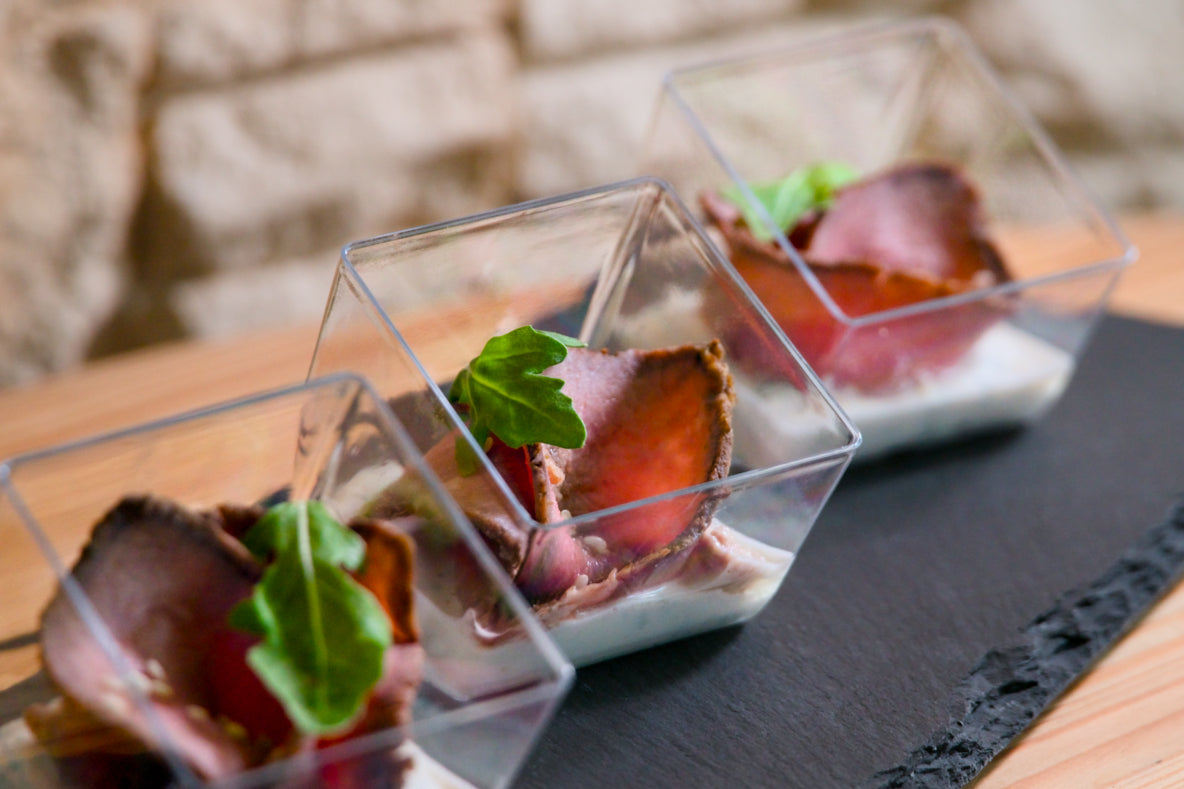 Roastbeef na česnekovém dipu 16ks