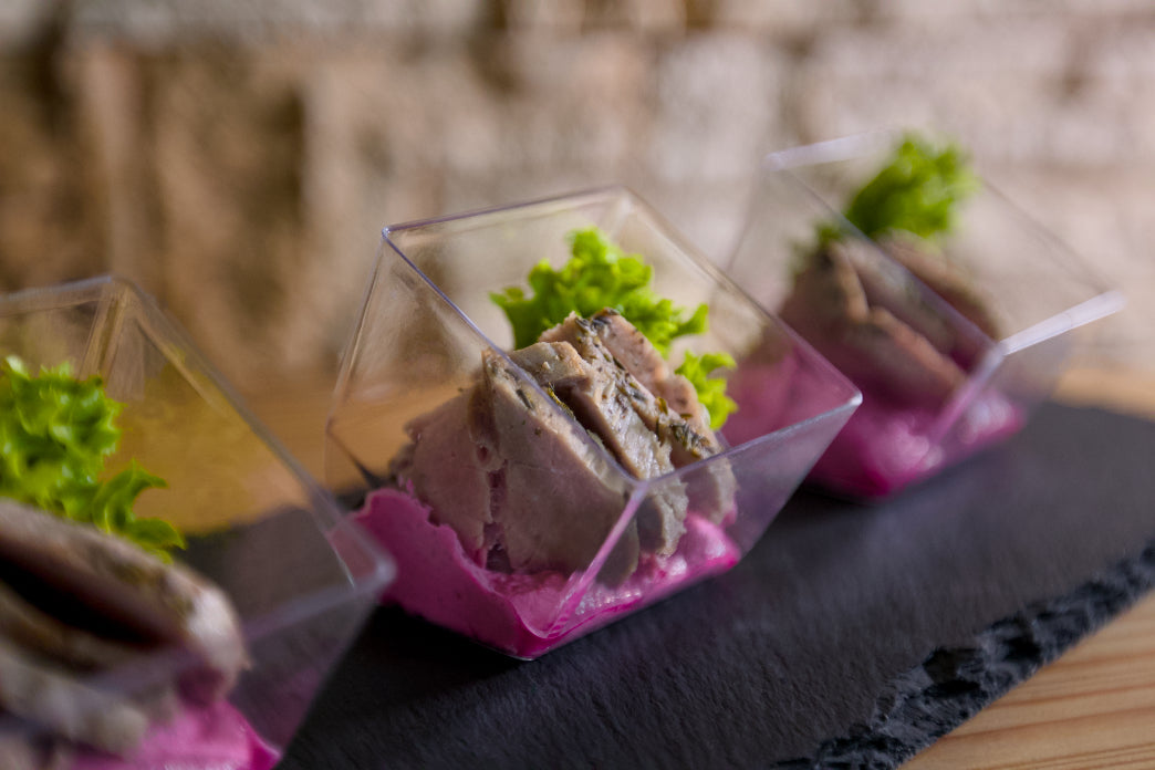 Vepřová panenka na krému z červené řepy 16ks